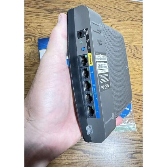 Linksys E2500 (N600) Dual-Band Wi-Fi Router‎ - Picture 10 of 12